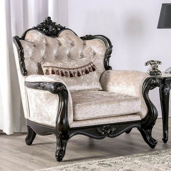 Darian Diamond Tufted Traditional Style Chair Decorative armchair with intricate carvings in a room setting